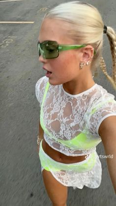 Ultra Rave Outfits, Rave Beach Outfits, Concert Set Outfit, Cool Girl Rave Outfits, Lollapooza Outfits, Gertie Nazaroff, Fest Outfit Summer, Alix Earle Rave Outfit, Outdoor Rave Outfit