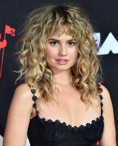 Curly Modern Shag, Long Natural Wavy Hair With Bangs, Curly Shag With Bangs Over 40, Curly Bangs Medium Length, Curly Blonde Bangs, Curly Shag Bangs, Curly Shag Haircut No Bangs, Medium Length Curly Shag Haircuts, Permed Hair With Bangs