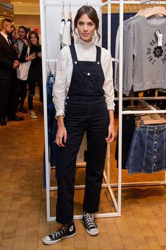 Alexa Chung Alexa Chung Style, Sneakers Adidas, Ag Jeans, Black Women Fashion, Alexa Chung, Red Carpet Dresses, 가을 패션, Looks Style, Sports Shoes