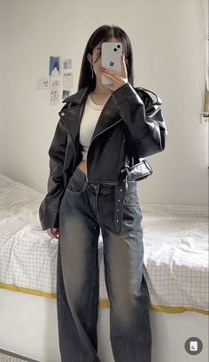 Winter Fashion Outfits Casual, Leather Jacket Outfits, Mode Vintage, Korean Outfits, Looks Style, Casual Style Outfits, Mode Inspiration, Winter Fashion Outfits, Outfits Casuales