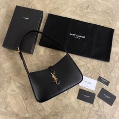 2021 Spring and Summer Show YSL’s new armpit bag has a minimalist shape and logo. It is simple and beautiful. The advanced opening and closing is a buckle design with a half-open method.

The size is 23x16x6.5cm. Ysl Products, Ysl Hobo Bag, Ysl Hobo, Ysl Bag Outfit, Heels Versace, Ysl Top, Cornrows Ideas, Ysl Aesthetic, Heels Fancy