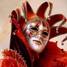 Romeo I Julia, Poetry Slam, Venice Carnival Costumes, Pierrot Clown, Venice Mask, Venetian Carnival Masks, Court Jester