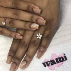 Gel Nails Ideas Short For Dark Skin, Short Gel Nails Brown Skin, Elegant Nails Classy Simple, Short Classy Nails Dark Skin, Short Brown Acrylic Nails, Short French Tip Acrylic Nails On Dark Skin, Neutral Nails Black Women Dark Skin, Simple Nude Nail Designs