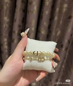 Pretty Accessories, Pretty Jewelry Necklaces, Beautiful Accessories, Accessories Luxury, Pretty Jewelry, Luxury Accessories, Pretty Jewellery, Wigs, Dior