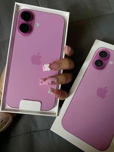 a woman's hand holding an iphone case in her left hand, and the box is open