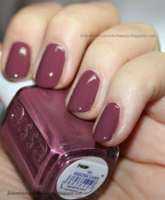 Es ist mal wieder Zeit für einen meiner liebsten Lacke: Essie Angora Cardi. Ein tiefes Mauve mit schönem Glanz. Daher diesmal eine Bilderflu... Nails For Pale Skin, Opi Colors, Beauty Inspo, Toe Nail Designs