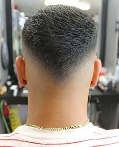 Os Cortes de Cabelo Masculino pra 2021, eita! Bora descobrir nesse conteúdo quais são as Tendências mais quentes em Cortes Masculinos? Men Fade Haircut Short, Short Fade Haircut, Hair Cut Guide, Mens Haircuts Short Hair, Mens Hairstyles Fade, Mens Hairstyles Thick Hair, Faded Hair