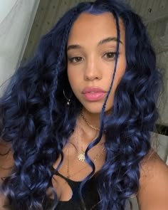 Hair Goals Curly, Zodiac Academy Aesthetic, Stylist Aesthetic, Darcy Vega Zodiac, Academy Aesthetic, Highlight Ideas, Dyed Curly Hair