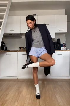 Ballet Flats Shorts Outfit, Ballet Flats With Shorts, Ballet Flats With Jorts, Ballet Flat Outfit 2024, Ballet Flats With Socks, Enya Umanzor Ballet Flats, Ballet Flat Outfit, Women’s Boxer Shorts Outfits, Mode Zara