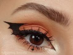 Cute Bat Halloween Makeup Diy Bat Makeup, Bat Liner Makeup, Bat Eyeliner Makeup, Halloween Inspired Eye Makeup, Halloween Liner Ideas, Fall Halloween Makeup, Halloween Makeup Bat Eyes, Casual Halloween Makeup For Work, Halloween Bat Makeup Ideas