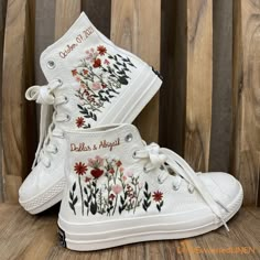 Custom Coverse Chuck Taylor/ Wedding Flowers Embroidered - Etsy Chuck Taylors Wedding, Embroidered Sneakers, Bridal Sneakers, Tie Sneakers, Converse Platform, Wedding Sneakers, Custom Converse