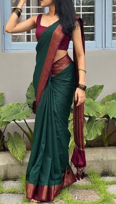 Saree With Ponytail, Saree On Brown Skin, Traditional Day Saree For College, Plain Saree Aesthetic, Ethnic Saree Look, Navari Saree Look, Navari Saree Poses, Aesthetic Saree Fits, Traditional Maharashtrian Look