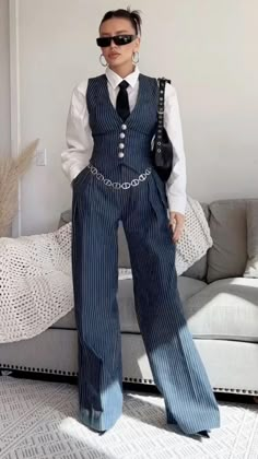 40s Mode, Adrette Outfits, Striped Vest, Hair Mullet, Striped Vests, Woman Suit Fashion, Hairstyle Women, Looks Street Style, Mullet Hairstyle