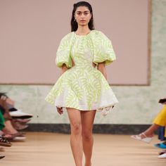 Aje. Brand New. Au Size 12 23 Runway, Resort 23, Simplicity Fashion, Parisian Chic Style, Resort 2023, Kawaii Style, 2023 Collection, Dress Silhouette, Bride Style