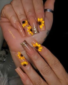 Nail Ideas Sunflowers, Shimmery Acrylic Nails, Sunflower Nails Fall, Nails Acrylic Fall Designs, Sunflower Fall Nails, Fall Nail Inspo Acrylic