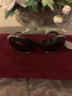 Beautiful fashion Designer women’s sunglasses Types Of Flowers, Revlon, Beautiful Fashion, Frame Design, Fashion Designer, Square Sunglass, Sunglasses, Frame, Best Deals