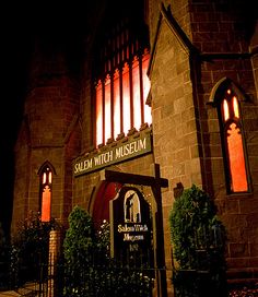 an old building with a sign that says salem witch museum