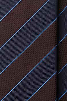 Handmade in Italy Fabric: 100% Luxury Jacquard Repp Silk in outstanding quality Length: 150cm (59 inches) Width: 8cm (3.15 inches) Construction: Threefold, handrolled edges, untipped About this tie Our repp tie is made from an outstanding silk quality. It is made in a threefold construction with a perfectly balanced interlining. Due to an untipped construction this tie allows a subtle elegant knot and perfect drape. Fully handmade in Italy from the best skilled artisans it is equipped with metic Luxury Elegant Blue Ties, Unstructured Jacket, Modern Gentleman, Manufacturing Process, Luxury Accessories, Silk Ties, In Italy, Navy Blue, Silk