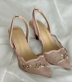 Soft Pink Heels, Wedding Shoes Pink, Pink Wedding Shoes, Pretty Heels, Feminine Shoes, Wedding Shoes Bride, Classy Shoes, Cute Heels, Stunning Shoes