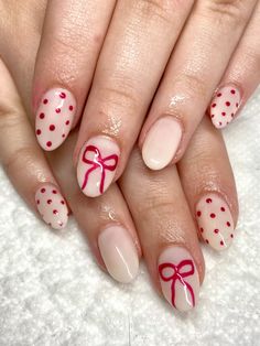 Winter Polka Dot Nails, Cute Nails With Bows, Nail Ideas Bow, Simple Bow Nails, Poke A Dot Nails, Bow Christmas Nails, Red Polka Dot Nails, Neutral Disney Nails, Teacher Nails Designs