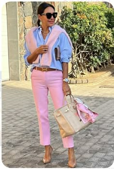 Mode Rose, Casual Chic Outfit, Pink Pants, Looks Chic, Pink Outfits, Fashion Over 50, Business Casual Outfits, Look Casual, Preppy Outfits