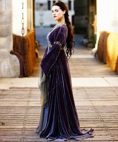 Morgana (purple cloak) Merlin Costumes, Medieval Gown, Medieval Dresses, Merlin Bbc, Lena Luthor