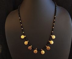 Diy Mangalsutra, Navaratna Necklace, Gold Coin Jewelry, Mangal Sutra, Mangalsutra Chain, Unique Gold Jewelry Designs, Doilies Crafts