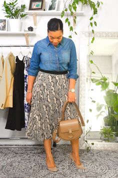 Plus Size Pleated Skirt Outfits, Pleated Skirt Outfit Summer, Denim Shirt Outfit Women, Goth Corsets, Women Fashion Ideas, Chloe Handbag, Denim Shirt Outfit, Curvy Casual Outfits, Satya Paul