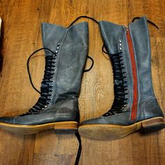 Closet Cleanout. Excellent Condition. Vintage. Vintage Steve Madden Boots, Vintage Ankle-high Leather Combat Boots, Black Lace-up Moto Boots With Front Fastening, Vintage Lace-up Moto Boots With Reinforced Toe, Steve Madden Troopa Boots, Cleaning Out Closet, Steve Madden Shoes, Lace Up Boots, Steve Madden