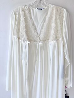 Vintage deadstock white 80s Vanity Fair bridal peignoir size large Original tags on the set never worn and in excellent condition This would make an excellent gift for a bride for a wedding shower or honeymooner Top have is sheer with bow detail Nightgown is sleeveless and robe has long sleeves Made in USA Brand Vanity Fair size large Robe has pockets and fabric covered buttons as closures TAG ON THE NIGHTGOWN IS SLIGHTLY TORN, 100% nylon Measurements Robe Length 38.5 Sleeves 23 Chest 23 Waist 2 White Lace Nightgown, 80s Vanity, Nightgown Robe, Nightgown Sets, Honeymoon Lingerie, Peignoir Sets, Lace Nightgown, Wedding Lingerie, Womens Pyjama Sets