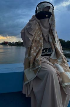 Niqab Outfit Ideas, Niqab Outfit, Niqabi Fashion, Abaya Fits, Islam Aesthetics, Islamic Outfits, Jilbab Outfits, Niqab Aesthetic, Hijab Streetwear