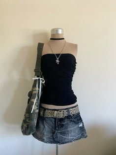 Style Inspo Grunge, Mini Skirt Outfit Y2k Grunge, Grunge Fits Summer, 2000 Skirt Outfits, Y2k Fashion Brands, Instagram Grunge Aesthetic Clothes, Outfits On Mannequins, The Marias Concert Outfit, Summer 2000 Outfits