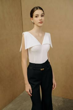 Haute Couture Tops Blouses, Trend Tops For Women, Sleeveless Work Blouse, Elegant White Top, Chic Tops Classy, Top Designs Latest, Classy Tops, Calf Length Skirts, Mean Blvd