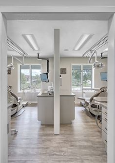 Dentist Office Design Interiors Modern, Aesthetic Dental Clinic, Dental Clinic Window Design, Industrial Dental Clinic Design, Dental Clinic Design, Digital Dental Laboratory Design