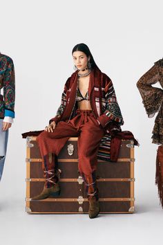 Etro Pre-Fall 2021 Fashion Show Collection: See the complete Etro Pre-Fall 2021 collection. Look 31 Vogue Brazil, Ethno Style, Fashion Calendar, Pre Fall Collection, Vogue Russia, Summer Fashion Trends, Vogue Paris, Pre Fall, Ethnic Fashion