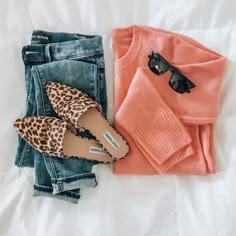 Leopard Shoes Outfit, Leopard Accessories, How To Have Style, Coral Sweater, Sneaker Trend, Leopard Print Shoes, Coat Outfit, Transition Outfits, Adidas Nmd R1