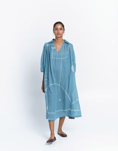 Founded in Ahmedabad, Gujarat, India by designer Shaila Khubchandani, World of Crow brings together contemporary style and traditional artisan-woven fabrics. Rendered from super soft and exquisite hand-detailed cotton fabric, this turquoise relaxed-fit midi dress is a smart pick for year-round wearability. It features a unique open collar, puffy sleeves and gentle gathers around the neck making it perfect for office hours, day-outs or traveling. You can style it with a scarf or minimal accessori Relaxed Midi Dress, Dress For Travelling, Fluffy Sleeves, Xxxl Dress, Loose Midi Dress, Peasant Sleeve, Minimal Accessories, Cotton Slip, Fitted Midi Dress