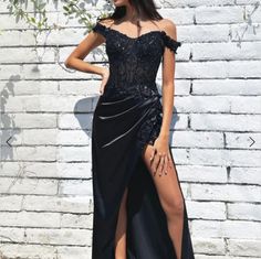 Ladivine By Cinderella Divine Dresses With Slits, Party Dresses Black, Dress Sites, Prom Elegant, Prom Inspo, Cinderella Divine, Senior Prom Dresses, Lace Party Dresses, Elegant Prom Dresses