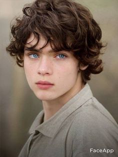 Pretty People Blue Eyes, Boy With Black Hair And Blue Eyes, Boy With Freckles Aesthetic, Brown Hair Blue Eyes Boy, Boy Character Inspiration, Brown Hair Blue Eyes Boys, Hairstyle For Guys, Brown Hair Male, Messy Hair Look