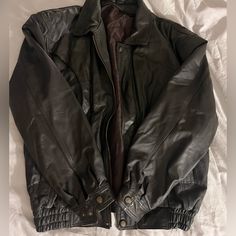 Fits Oversized For A S/M, True Size Large Super Warm, Wore It In A Scotland Winter! Excellent Condition. Cute Coats For Winter, Oversized Brown Leather Jacket, Thrift Finds Clothes, Indie Jacket, Worn Leather Jacket, Scotland Winter, Bomer Jacket, Vintage Leather Jackets, Teen Wolf Outfits