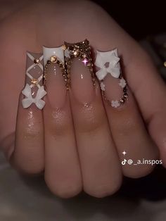 Pink White And Gold Nails Acrylic, 15 Birthday Nails Acrylic, Pink And Gold Quince Nails, Anniversary Nails, White Nails With Gold, Champagne Nails, Quince Nails, Gold Acrylic Nails