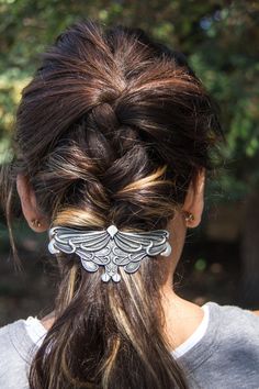 Celtic Knot Hair, Middle Aged Women Hairstyles, Finger Wave Hair, Wedge Hairstyles, Beehive Hair, Jewelry Friendship, Knot Hair, Asymmetrical Hairstyles, Hairstyles With Glasses