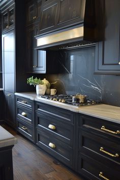 Victorian kitchen windows dressed with historical accuracy and heavy drapes Two Toned Kitchen Cabinets, Slate Backsplash, Backsplash Trends, Kitchen Backsplash Ideas, Dark Wood Cabinets, Kitchen Backsplashes, Casa Container