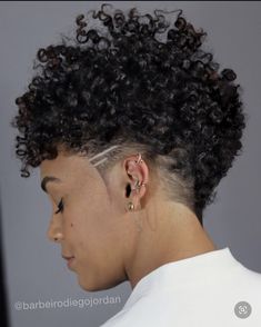 Really Short Hair Curly, Curly Pixie Mohawk, Small Undercut, Undercut Natural Hair, Pixie Mohawk, Pixie Hairstyles Short, Undercut Curly Hair, Curly Hair Color, Short Hair Curly