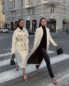 White Coats, Mode Mantel, Victoria Fashion, 가을 패션, Looks Style, Winter Fashion Outfits, Elegant Outfit, Fall Winter Outfits, Modest Outfits