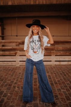 wide leg jeans Planned Outfits, Worst Behavior, Western Ideas, Western Grunge, Western Photoshoot, Nashville Outfit, Western Fits, Wide Leg Jeans Outfit, Western Clothes