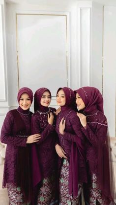 Inspirasi Bridesmaid Hijab, Baju Bridesmaid Hijab, Brukat Modern, Maroon Hijab, Bridesmaid Kebaya, Hijab Instagram, Bridesmaid Dresses Hijab, Outfit Ideas Muslim