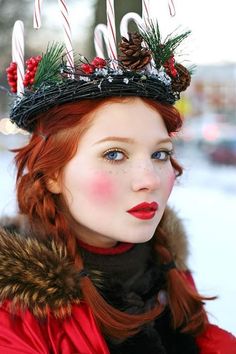 Elf Make Up, Doe Deere, Christmas Makeup Ideas, Celtic Christmas, Christmas Makeup Look, Smink Inspiration, Elf Costume, Painted Ladies, Elf Makeup