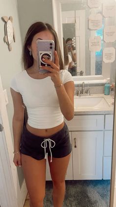 low rise shorts, white backless tshirt, hoop earrings, brandy melville Brandy Melville Shorts, Low Rise Shorts, Chill Outfits, Shorts White, Insta Photo Ideas, Clothing Ideas