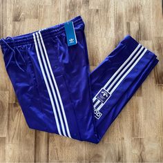 Brand New. Orders Are Shipped Within 1 Business Day. Established Accounts On 3 Platforms W/ 10k+ Reviews! If You Have Any Questions Feel Free To Send Them My Way! Have A Great Day! Adidas Originals Logo, Carhartt Double Knee Pants, Mens Athletic Pants, Gym Joggers, Track Pants Mens, Pants Adidas, Adidas Classic, Adidas Joggers, Adidas Sweatpants